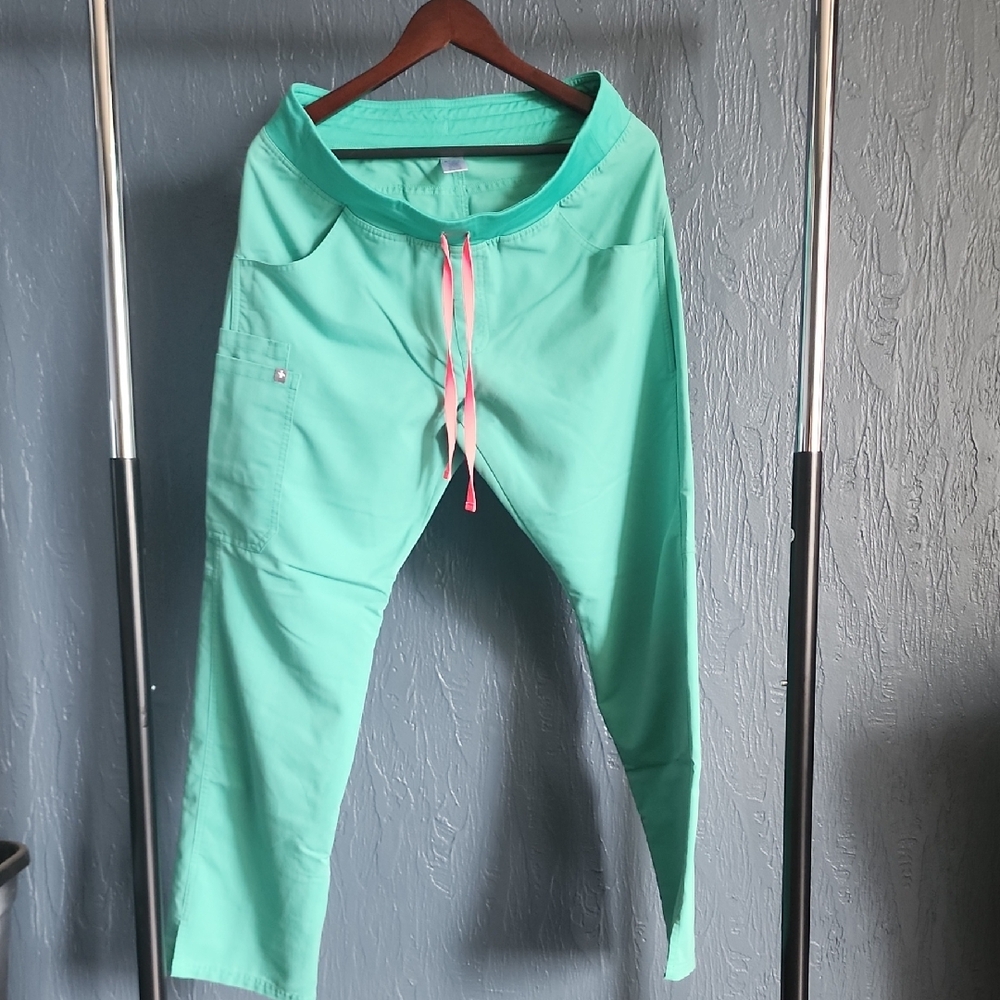 Figs Women's Scrub Pants in Mint Green